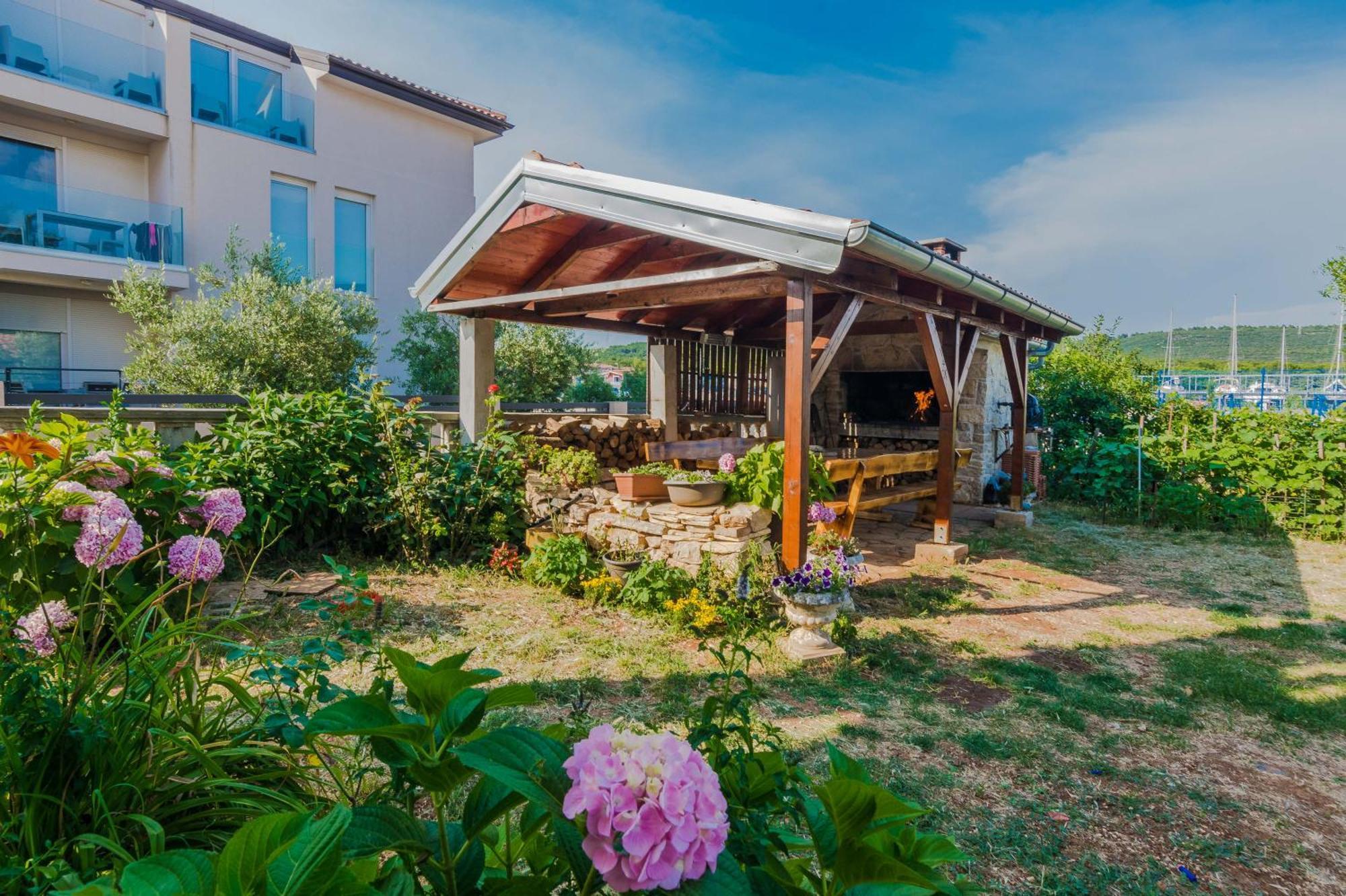 Luxury Apartments Monika Near The Sea With Private Parking Bibinje Exterior photo